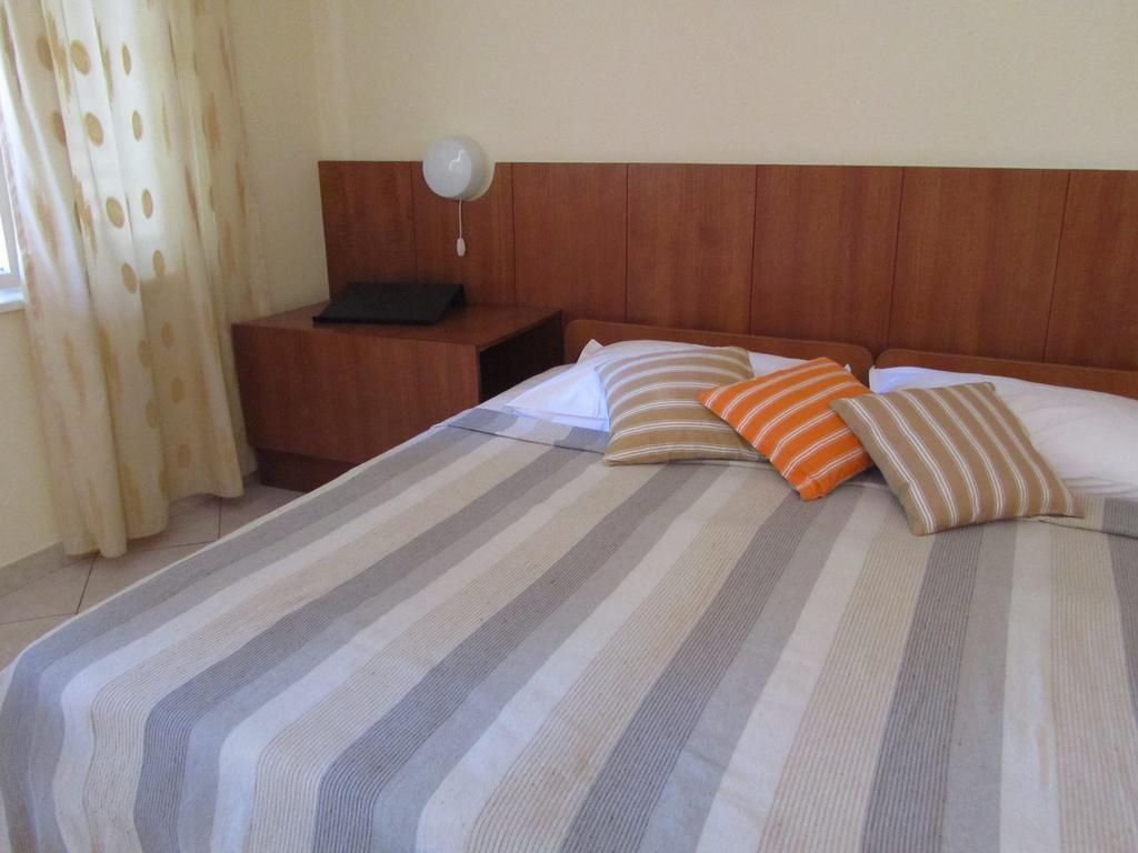Apartment Petrovic กอร์จูลา ภายนอก รูปภาพ